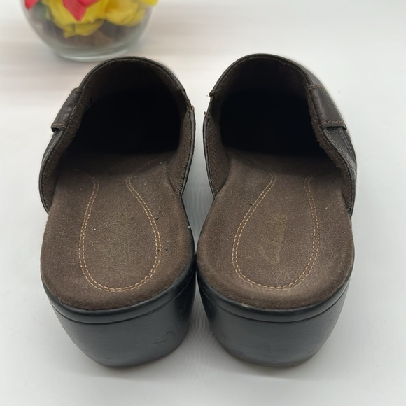 Clarks Chocolate Brown Pebble Leather Slip On  Mule Size 7 CM5905A - Picture 3 of 7